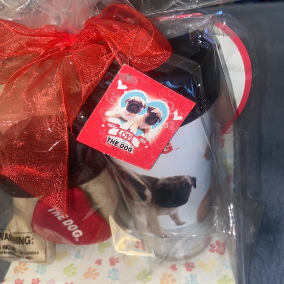 The Dog Artlist Collection Plush Dog & Travel Mug Gift Set New - Picture 4 of 6